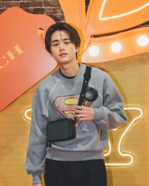 Ouji Suzuka Instagram - ラテアートを楽しめるカフェスペースもあり、素敵な空間でした〜🗽

#コーチシャイン
#WearYourShine
#CoachJapan　
@coach_japan
@coach