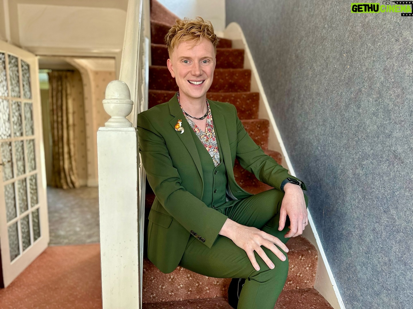 Owain Wyn Evans - 7.2K Likes - HOMES UNDER THE HAMMER 🏠 🔨
Pass me a sturdy boot and a hard hat, I’m joining Homes Under the Hammer on BBC One ⭐️ What can I say, I love a transformation dahlings. I’ve renovated several homes over the years and have not been afraid to get my hands dirty in the process. HUTH is such an iconic show… it’s a real treat to work on and I can’t wait to discover more fabulous home transformations with the team! Coming soon to BBC One! 📺 And of course, you’ll still catch me on @bbcradio2 every morning 🧡 xxx