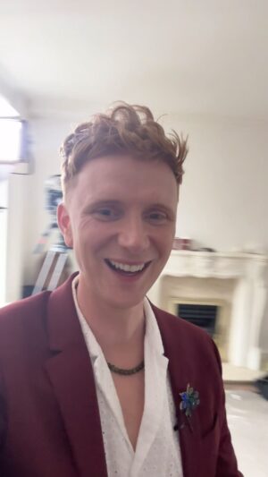 Owain Wyn Evans Instagram - Brooch appearing in every episode- guaranteed! 😂 ✨ Thank you for the gorgeoux messages about Homes Under the Hammer…. can’t wait for the episodes to start airing. I love nothing more than sashaying around a home that’s in need of a little TLC, and there’ll be plenty of that!