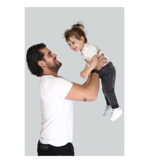 Özge Özder Instagram - Harika bir hafta sonu olsun.. 🤍 Bugün @ilkergezici ile yaptığımız röportajı okumak için bir @sabah.gunaydin almayı unutmayın.. Ülkemizin en minik Sma hastası bebeği @masalaumutol ile tanışacak ve @ayperisilunaofficial la buluşma hikayesini okuyacaksınız… 📰🗞️ @masalaumutol un ilacına kavuşması için hepinizin desteğine ihtiyacımız var… Çünkü #masallarmutlusonlabiter 🫧🎈Şahane fotoğraflar için @ilkeruzunalan a, şahane röportaj için @ilkergezici ye çok teşekkür ederim…