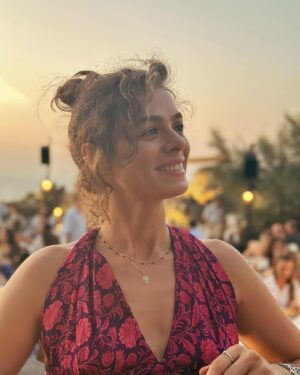 Özge Özpirinçci Instagram - Fotoğraf bir anda “anı” oldu.