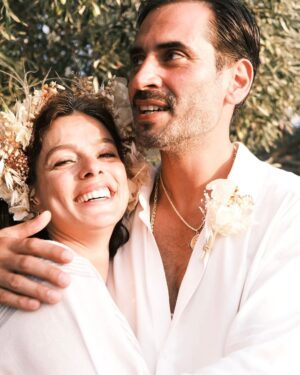 Özge Özpirinçci Instagram - ❤️ 1. yılımız kutlu olsun kocacım 💜 @burakyamanturk