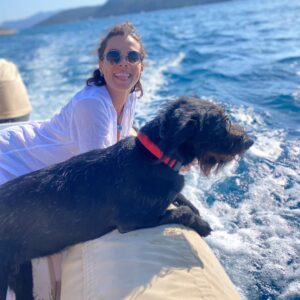 Özge Özpirinçci Instagram - Bence de denizde olmak çok güzel kızım 🖤 #bonita