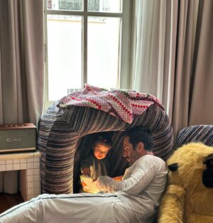 Özge Özpirinçci Instagram - -“Ay Mercan aynı baba” 
- 🤷🏻‍♀️