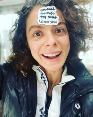 Özge Özpirinçci Instagram - denedim oldu! @esra_gulmen 🤍 LOVE THYSELF