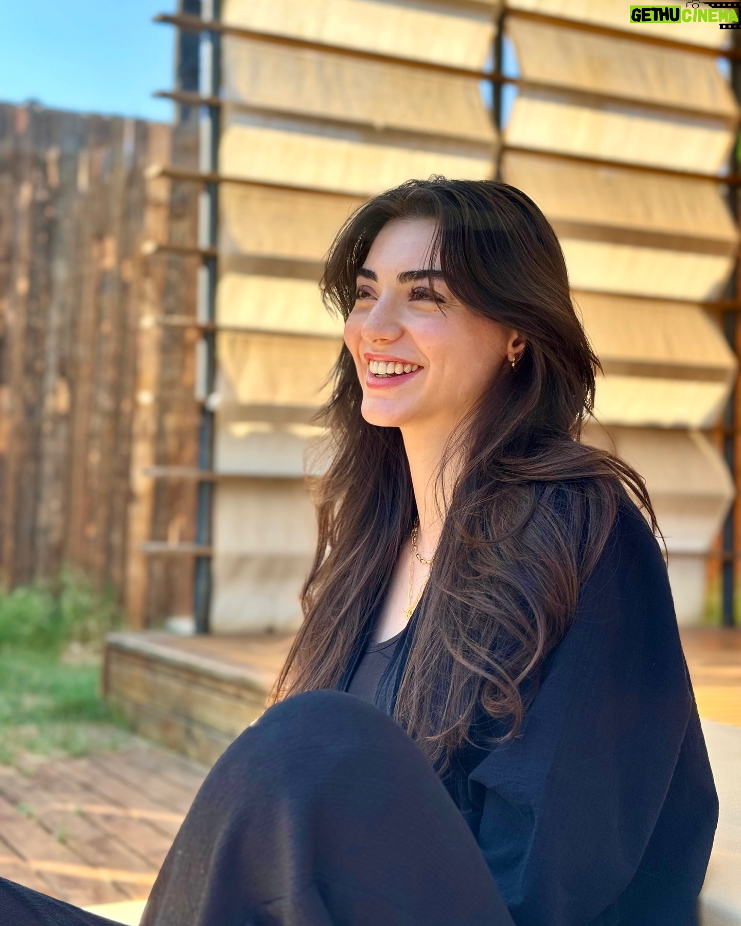Özge Törer - 389.7K Likes -