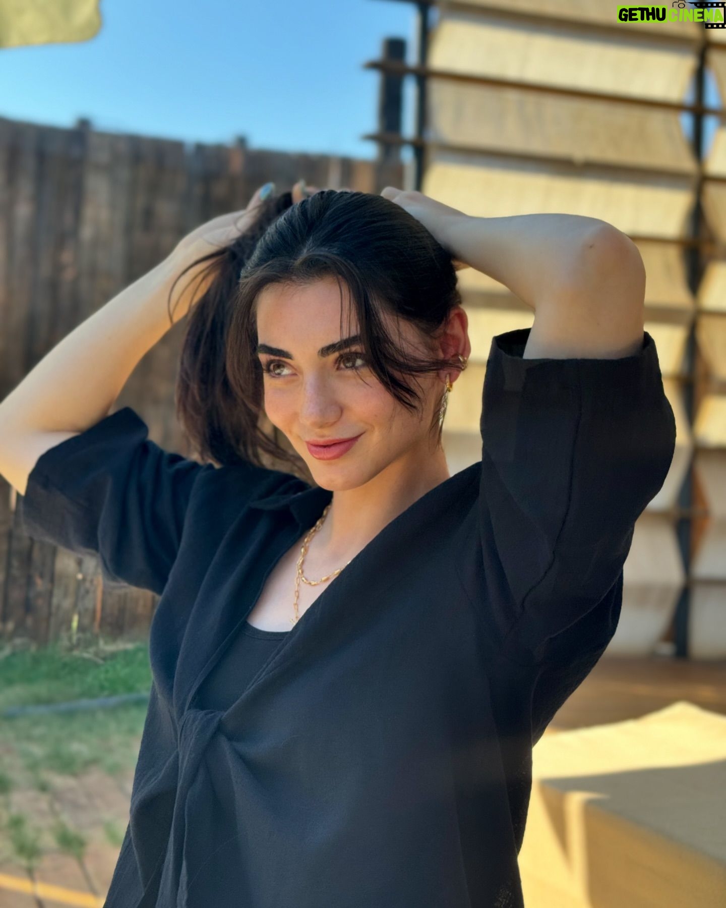 Özge Törer - 389.7K Likes -