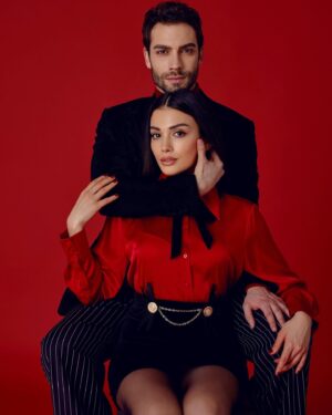 Özge Yağız Instagram - Röportaj İrem Orhan @iremorhann
Fotoğraf Elif Demiralp @elifdemiralpp
Video Berat Soner Çapin @beratcapin
Styling Eylem Yıldız @eylmyldzz
Saç Mehmet Türkibiş @mehmetturkibis
Makyaj Rufiye Kalmaz @rufiyekalmazzz
Styling asistanı İrem Sönmezer @iremonwork
Çiçekler için Le Mien Fleur’a çok teşekkür ederiz. @lemienfleur