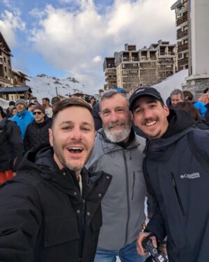 PL Cloutier Instagram - Souvenirs de la @europeansnowpride à @tignesofficiel ! 

Du ski exceptionnel, des rencontres inoubliables, et des partys dont il me manque des bouts !

🏳️‍🌈⛷️🇫🇷

#invitation