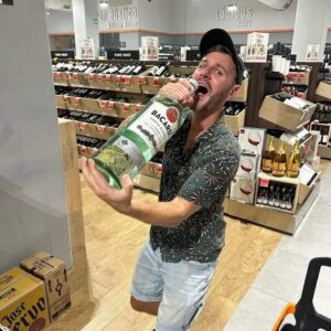 PL Cloutier Instagram - Novembre! De la plage à la poutine. 

🇲🇽✈️🇨🇦