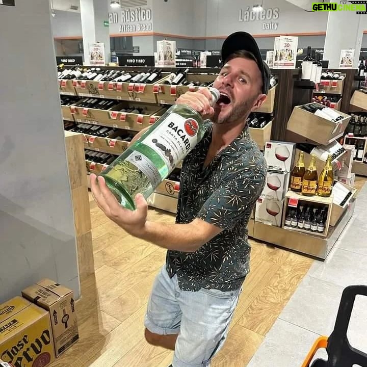 PL Cloutier - 1.2K Likes - Novembre! De la plage à la poutine.
🇲🇽✈️🇨🇦