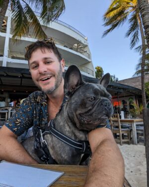 PL Cloutier Instagram - Ça fait un an que j'ai adopté mon beau @marcel.leboeuf.frenchie d'amour! 🥰🥰🥰

Il n'y a pas une journée qui passe sans que je me demande comment ça se fait que j'avais pas de chien avant ça !

Je l'aime tellement!