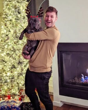 PL Cloutier Instagram - Joyeux Noël de ma famille à la vôtre! 🎄🐶😘