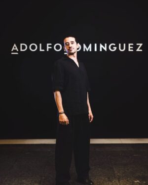 Pablo Astiazarán Instagram - Y luego, la otra noche, @adolfodominguezofficial armó la fiesta.

.
.
.
.

@adolfodominguezofficial #ikigai