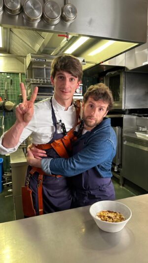 Pablo Mira Instagram - L’invitée du jour, MURIELLE BOLLE !

VIDÉO COMPLÈTE SUR YOUTUBE

Cette semaine chez Orgueil, nous accueillons l’exceptionnel @pabl0mira ! 

Je l’ai connu avec en 2 2, Il maintenant sur Quotidien ! Pablo Mira a aussi un sublime spectacle qui vient d’être nommé aux Molière !!!

Mais Pablo Mira a aussi un ennemi intime, l’endive. Et aujourd’hui pour lui faire aimer, je vais faire un riz au lait aux endives et aux agrumes !

Pablo Mira VS Endives, c’est maintenant !

Cet épisode est un hommage au maître Akira Toriyama.

Un immense merci à Pablo de s’être prêter au jeu !

Allez bisous !

Images : @touko.studio @antoine_idczak
Montage : @antoine_idczak

#cuisine #zerodechet #antigaspi #easyrecipe #food #recette #nowaste #0dechet #ecoresponsable #recipe #orgueil #team #Pablomira #akiratoriyama #Endives