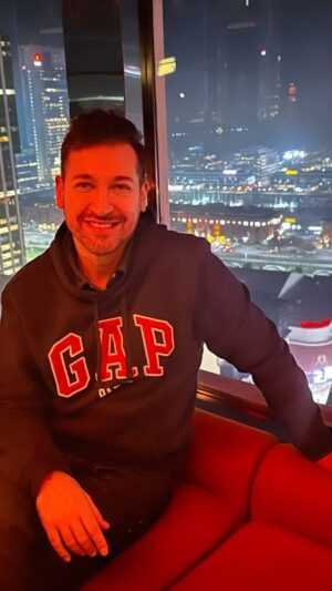 Pablo Ruiz Instagram - Hoy con unas amigas cenamos en @trade.skybar un lugar hermoso , la cena riquísima y la vista de puerto Madero increíble