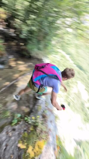 Pablo Signoret Instagram - 🥷🌊 
#frontner

@antygravity_ 🎥

@squirrel.ws 
@insta360 
@sprayground 

#basejump #waterfall