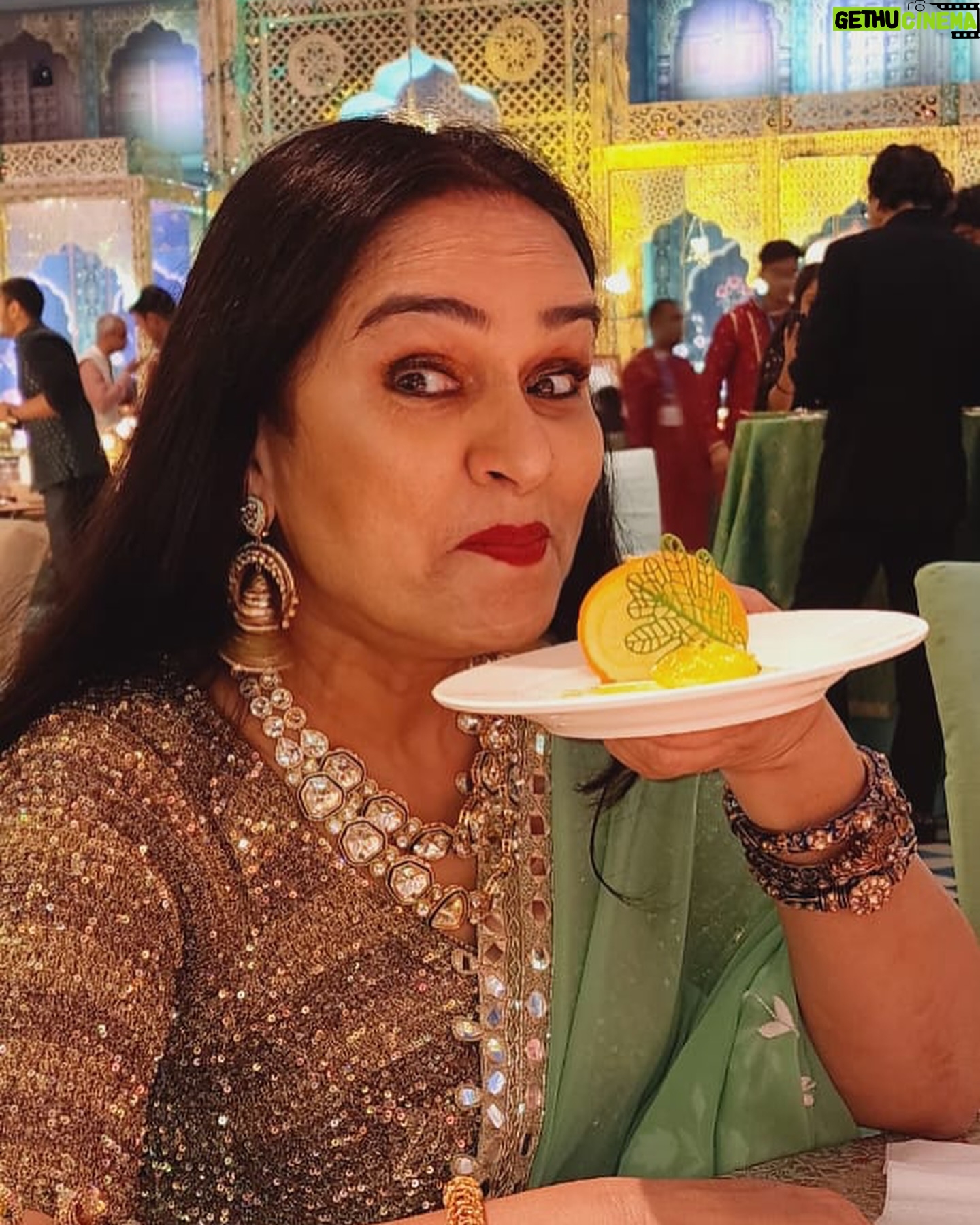 Padmini Kolhapure - 39.3K Likes - Sabse pehle Nita Ben #nitaambani and me #selfie mein ( so sweet and humble) oopar se meri aankhein bandh 😀 uske baad selfie lete hue pakdi gayi main by @rishmapai then hum teen with the lovely @poonam_dhillon_ phir socha hum poora group photo lete hain @doctorhrishikeshpai and @pradeepjpsharma .. aakhir mein khana khana aur khana 👌
Beautiful handmade Zardozi saree with gold crochet blouse @padmasitaa
And thank you @pranaasijewellery