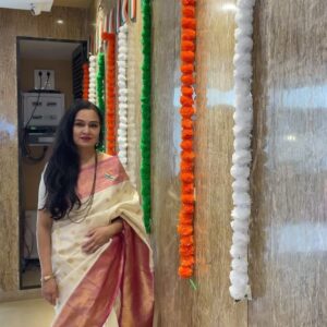 Padmini Kolhapure Instagram - Bit late in the day #happyindependenceday 🇮🇳proud and momentous day for us @cintaaofficial with our #cintaa family #vandemataram 🙏 🫡