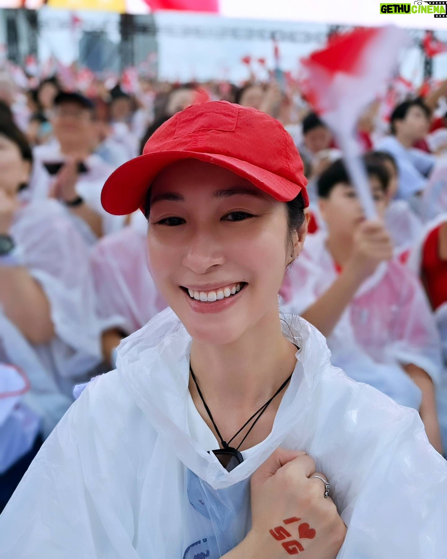 Paige Chua - 4.2K Likes - Nevermind the rain, we are going to your party, 🇸🇬
Together, we will brave the storm.
Happy birthday,Singapore!!❤️🎂
#ndp2024