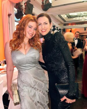 Palina Rojinski Instagram - Anzeige wegen Verlinkung // Wo sich Schlafentzug magisch in gute Laune verwandelt :) 

Danke @deutscher_filmball für den schönen Samstag Abend! Ich hatte so viel Spaß und es war mir eine Ehre, in der Jury für die Nachwuchs-SchauspielerInnen und Nachwuchs-RegisseurInnen mitzuwirken. Herzlichen Glückwunsch an alle Gewinnenden!

Hier für euch mein kleines Fotoalbum ☺️ 

Danke @louisvuitton für mein wunderschönes Kleid & Danke @bulgari für den atemberaubenden Schmuck 💎