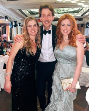 Palina Rojinski Instagram - Anzeige wegen Verlinkung // Wo sich Schlafentzug magisch in gute Laune verwandelt :) 

Danke @deutscher_filmball für den schönen Samstag Abend! Ich hatte so viel Spaß und es war mir eine Ehre, in der Jury für die Nachwuchs-SchauspielerInnen und Nachwuchs-RegisseurInnen mitzuwirken. Herzlichen Glückwunsch an alle Gewinnenden!

Hier für euch mein kleines Fotoalbum ☺️ 

Danke @louisvuitton für mein wunderschönes Kleid & Danke @bulgari für den atemberaubenden Schmuck 💎