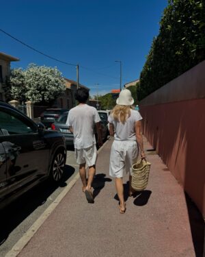 Pamela Anderson Instagram - The South of France
One of my 
favorite places to be…
Love and learn
Dogs under tables
Early morning swims in the sea
Espresso’s 
Crudite’
Family and friends 
I will miss you and the church 
where I light candles… 🤍