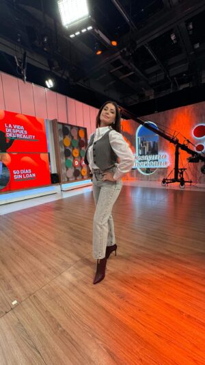 Pamela David Instagram - Arrancó Agosto y con este mes, este lookazo de @laspepasinst 🫶🏻💥

Zapatos de @meetmeshoes 

Accesorios de @almacendeparis 🤍
