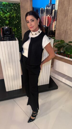 Pamela David Instagram - Hoy! Comodisima y elegante con este lookazo de @azenas_ 🥰

Accesorios? Los de siempre, los más lindos de @almacendeparis 🫶🏻