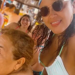 Pamela Leiva Instagram - Fotos y videos que nunca subí… un recuerdo cuando lleve a mi familia a conocer Río de Janeiro🇧🇷♥️. La plenitud y alegría de verlos disfrutar fue hermosa.  Sentia que mi corazón explotaba de agradecimiento , más que un regalo para ellos, fue un regalo para mi 🌸💖. Me prometí que lo volvería hacer.  Eso si o si 🥹. Que así sea, estar hecho, damos gracias! 
.
Oye si van a Buzios deben ir a visitar a mis amigos de @ochiringuito en la mejor playa que pueden encontrar. Los atienden como reyes 🌸