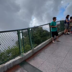 Pamela Leiva Instagram - Fotos y videos que nunca subí… un recuerdo cuando lleve a mi familia a conocer Río de Janeiro🇧🇷♥️. La plenitud y alegría de verlos disfrutar fue hermosa.  Sentia que mi corazón explotaba de agradecimiento , más que un regalo para ellos, fue un regalo para mi 🌸💖. Me prometí que lo volvería hacer.  Eso si o si 🥹. Que así sea, estar hecho, damos gracias! 
.
Oye si van a Buzios deben ir a visitar a mis amigos de @ochiringuito en la mejor playa que pueden encontrar. Los atienden como reyes 🌸