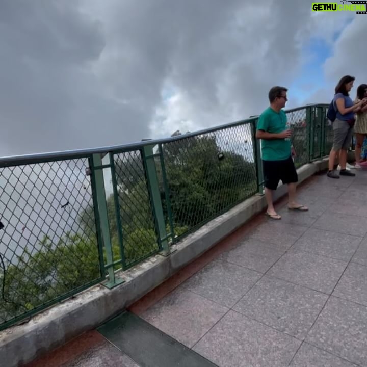 Pamela Leiva - 28.7K Likes - Fotos y videos que nunca subí… un recuerdo cuando lleve a mi familia a conocer Río de Janeiro🇧🇷♥️. La plenitud y alegría de verlos disfrutar fue hermosa. Sentia que mi corazón explotaba de agradecimiento , más que un regalo para ellos, fue un regalo para mi 🌸💖. Me prometí que lo volvería hacer. Eso si o si 🥹. Que así sea, estar hecho, damos gracias!
.
Oye si van a Buzios deben ir a visitar a mis amigos de @ochiringuito en la mejor playa que pueden encontrar. Los atienden como reyes 🌸
