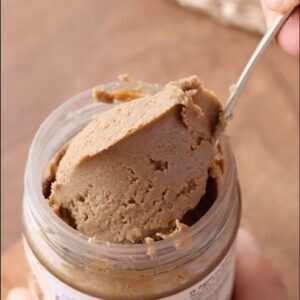 Pamela Reif Instagram - anzeige | 28 🎈😭   the launch OF MY DREAMS! Let’s turn my bday into your happy day: -28% discount on everything (highest sale eveeeer) and the launch of the OAT BUTTER! 

This is cookie dough in a jar - nut butter without nuts - an oat cream that tastes like Butterkeks Teig… 🥲 

💌 My Love Letter: This is everything I ever wanted and needed in my life! I am so addicted, I’ve never been AS addicted to one of my products. Since owning the first sample, not even ONE day has passed without me eating it 🤣🤣🤣🤣

🥄 Texture: Like cookie dough. Not as fatty and sticky as nut butter, a bit chunkier (also grober und vollmundiger), so it has more bite to it. Similar to eating the dough whenever you grandma was baking butter cookies with a hint of vanilla. Soft & not too sweet. 

Facts:
- All natural, gluten free, organic, vegan 
- Only 10g of sugar per 100g (and you won’t eat 100g at once)
- No artificial sweeteners or flavourings
- High quality oils: Shea butter   olive oil. No sunflower oils, etc. 
- Perfecttttt to spoon right out of the jar 
- Also perfect on bread, croissants (crookie ufff), corn cakes, chocolate or with fruits 
- This will make your life better. Trust me. 

… and remember to use the 28% sale!!