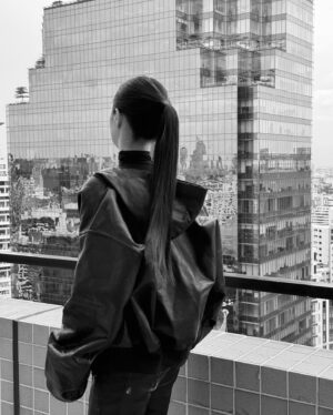 Pansa Vosbein Instagram - 🖤

@balenciaga 
#Balenciaga
 #BalenciagaEmQuartier