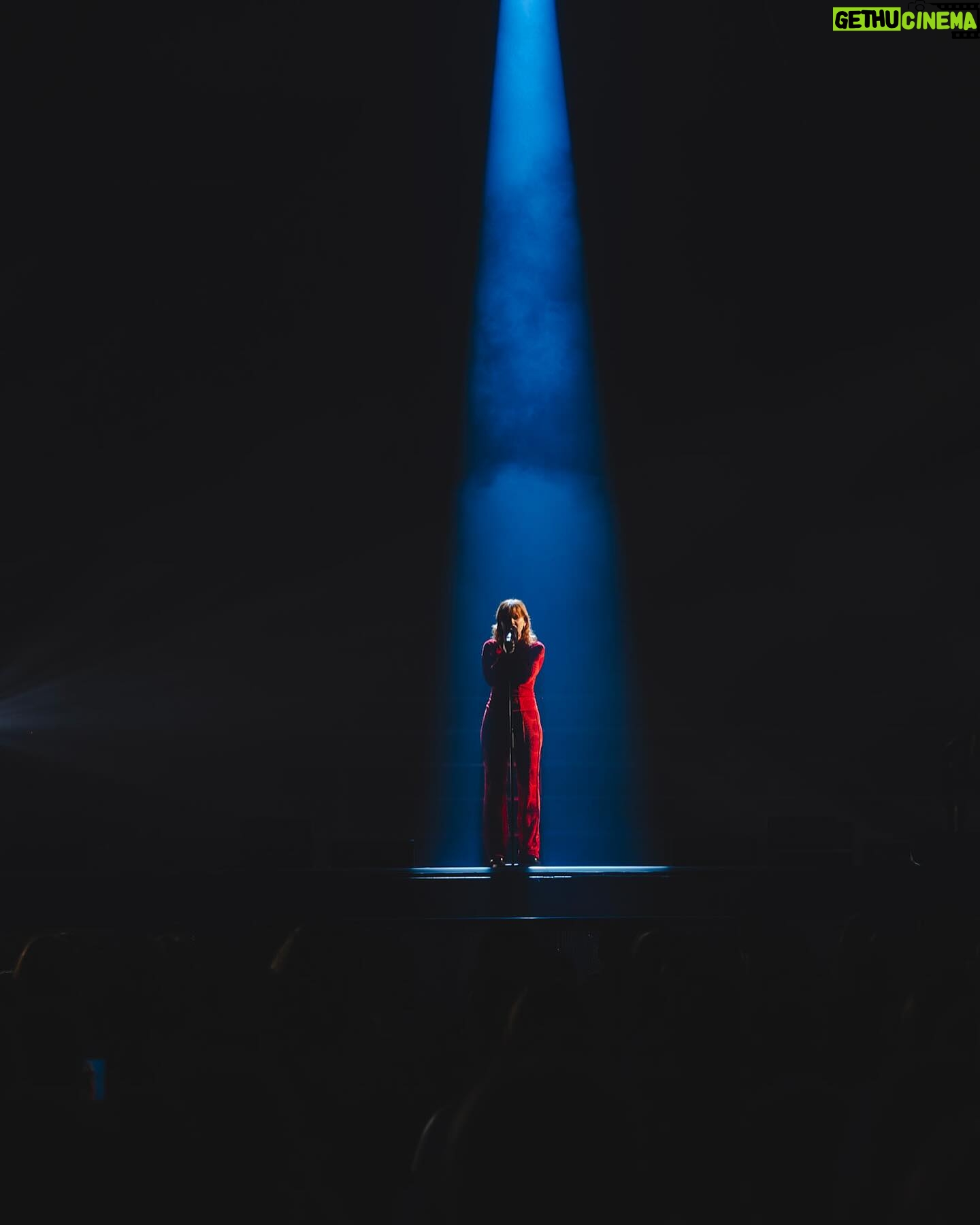 Paola Perrin - 3.9K Likes - 🤯❤️🤯❤️
4 zéniths, 4x le bonheur
📸 @naumaur
👖 @initialsbab @patrickchurchny