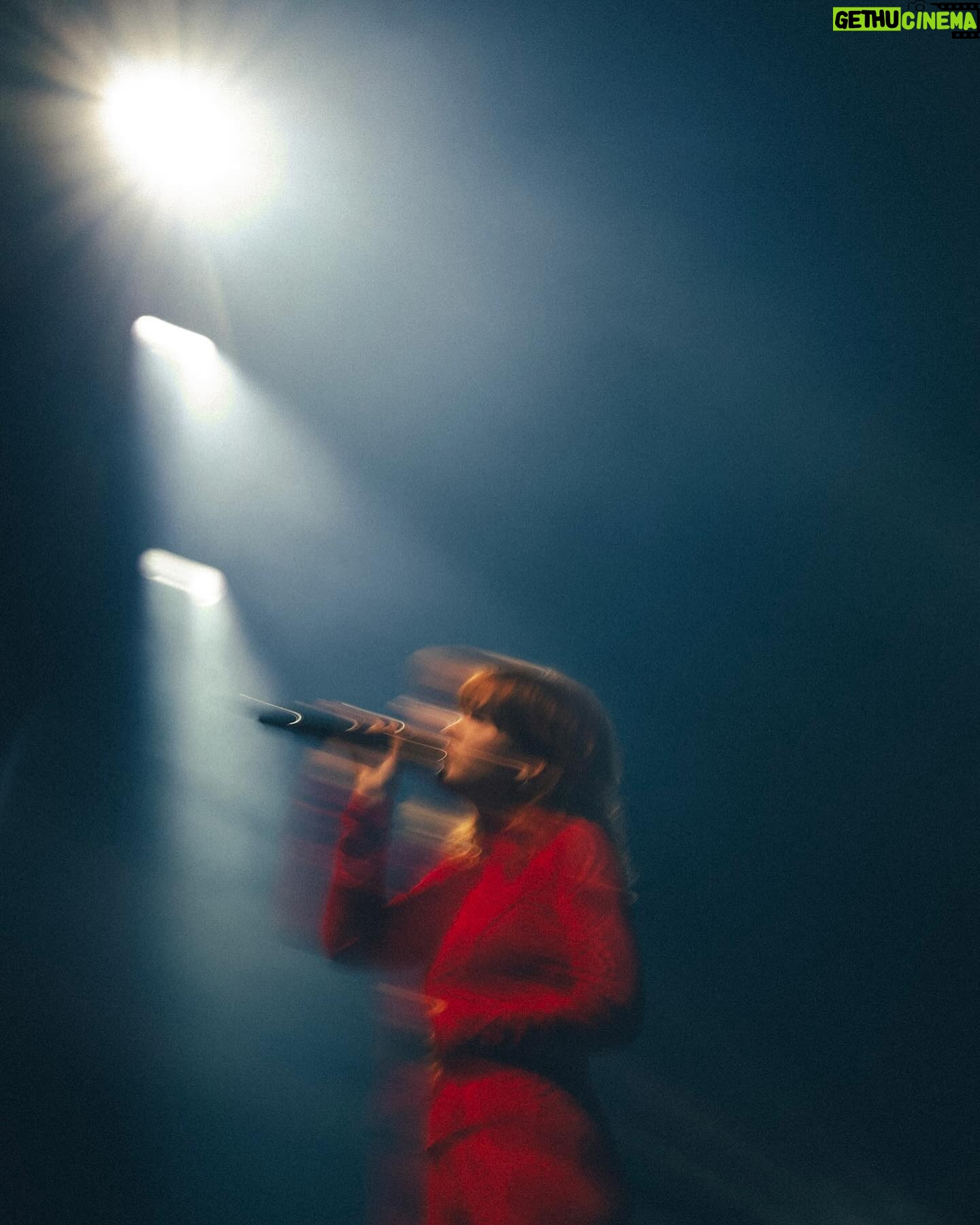 Paola Perrin - 3.9K Likes - 🤯❤️🤯❤️
4 zéniths, 4x le bonheur
📸 @naumaur
👖 @initialsbab @patrickchurchny