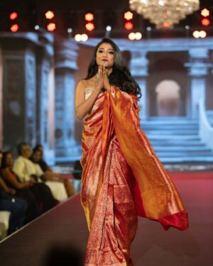 Paoli Dam Instagram - A legacy of tradition and beauty—honored to walk for Ananda Saree’s golden milestone.

Thanks to the entire team for pulling off this gorgeous look so seamlessly and with pure dedication.

makeup @abhijitpl2 
hair @hairstylist_chandra 
styling @rabhisek assisted by @rinkikhatoon 
saree @anandasarees_ 
jewellery @sencogoldanddiamonds 
👡 @inc5official 
clicked @priyatoshsinharoy9 
@dishagupta.6 
managed by @decalogue_mgmt 

#timeless #ananda #saree #50years #kolkata #paolidam #paoli #actrees