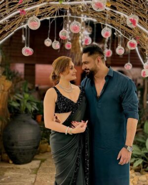 Parag Tyagi Instagram - @artisingh5 ki shaadi ❤️❤️
Posted @withregram • @shefalijariwala Here’s to moments that turn into memories and friends who turn into family. Cheers to love, laughter, and happily ever after. 🥂✨
#dipakkiarti #shaadisquad #ladkiwale 
🧿🫶❤️
📸 @iam_kunalverma 
Styled by @stylebytanii
Wearing @reynutaandon @sartori_official
Jewellery @aquamarine_jewellery 
Makeup @zaid_ars92 
Hair @chirlarajeswari 
#love #aboutlastnight #happiness #joy #ootd #sareelove #celebration #wednsday #pic #friendslikefamily 
@paragtyagi 
@hindustanibhaukingsarkar 
@vishal.singh786 
@paraschhabra 
@artisingh5