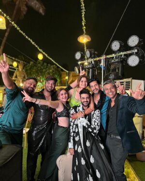 Parag Tyagi Instagram - @artisingh5 ki shaadi ❤️❤️
Posted @withregram • @shefalijariwala Here’s to moments that turn into memories and friends who turn into family. Cheers to love, laughter, and happily ever after. 🥂✨
#dipakkiarti #shaadisquad #ladkiwale 
🧿🫶❤️
📸 @iam_kunalverma 
Styled by @stylebytanii
Wearing @reynutaandon @sartori_official
Jewellery @aquamarine_jewellery 
Makeup @zaid_ars92 
Hair @chirlarajeswari 
#love #aboutlastnight #happiness #joy #ootd #sareelove #celebration #wednsday #pic #friendslikefamily 
@paragtyagi 
@hindustanibhaukingsarkar 
@vishal.singh786 
@paraschhabra 
@artisingh5