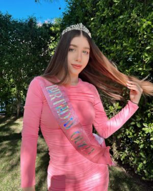Paris Smith Instagram - pretty in pink 💕🎉