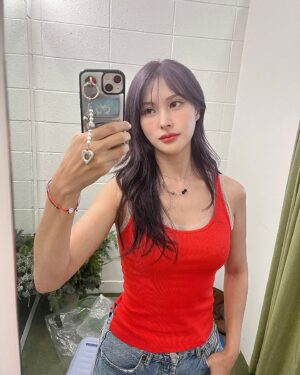 Park Gyu-ri Instagram - 며칠 전이 전생처럼 느껴진다☄️...💥