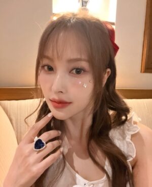 Park Gyu-ri Instagram - 간만의 비부돌 소환 ㅋㅋㅋㅋ🫧💦🤭　

#CDTVライブライブ