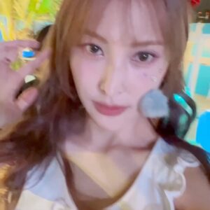 Park Gyu-ri Instagram - 간만의 비부돌 소환 ㅋㅋㅋㅋ🫧💦🤭　

#CDTVライブライブ