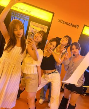 Park Gyu-ri Instagram - 우리도 팝업스토어 왔다앙 넘 이쁘다앙

#카라 #포토매틱 #kara