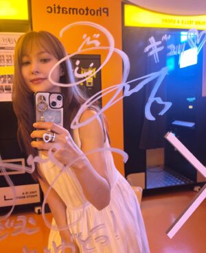 Park Gyu-ri Instagram - 우리도 팝업스토어 왔다앙 넘 이쁘다앙

#카라 #포토매틱 #kara