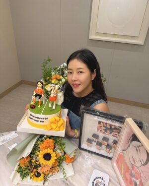 Park Ha-na Instagram - 오늘 생일을 축하해주신 모든 분들 
진심으로 감사드리고 사랑합니다🤍🧡