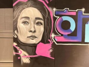 Park Ki-woong Instagram - @artist_dk.yeom 

👍🙏💪🎨

#mbn#화100#tving#wavve#엠비엔#티빙#웨이브
#심상용#홍경한#김희영#박기웅 그리고 #박경림

우리의 주인공 100인의 화가분들과 함께

매주 토요일 pm05:00 !!!