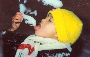 Park Ki-woong Instagram - #어린이날#childrensday

꼬맹이#박기웅 🤣😂😅
 마지막사진은 그때 당시 아팠던 내동생❤️
머리에 링거 꽂느라 특이했던?헤어스타일😅😥