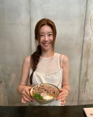 Park So-jin Instagram - 👧🏼🌿🌹🩶💫🫧🦋💚