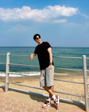 Park Young-woon Instagram - ☀️🌊🌊🌊